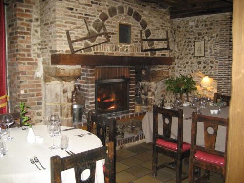 Charny Hotel | Logis Hotel Restaurant Le Cheval Blanc