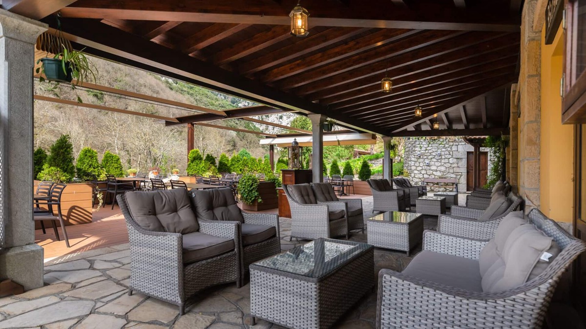 Arenas de Cabrales Hotel | Logis Hotel Restaurante La Casa de Juansabeli