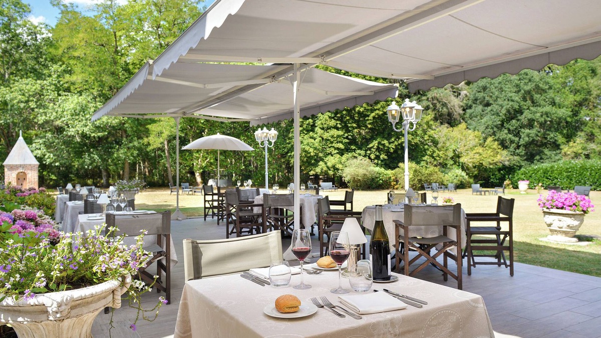 Salbris Hotel | Logis Le Domaine De Valaudran
