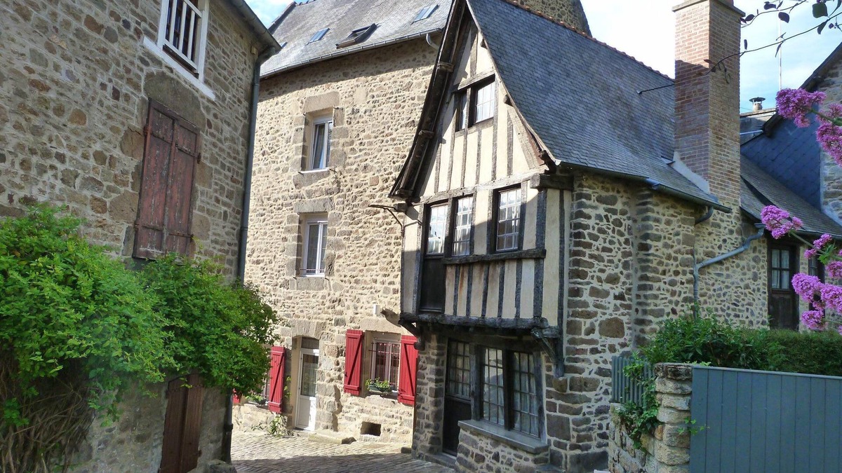 Lanvallay Apartment | Logis Located in the port of Dinan: walking, canoeing, sea relaxing