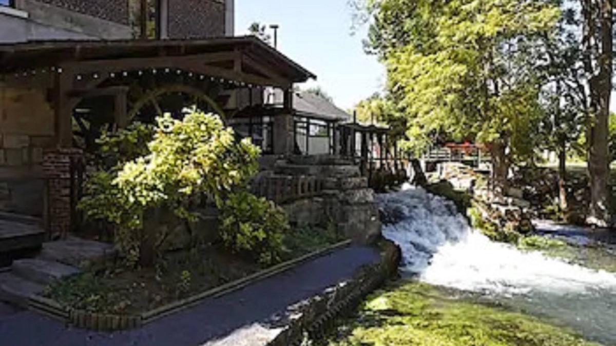 Saint-Omer-en-Chaussee Hotel | LOGIS Moulin des Forges