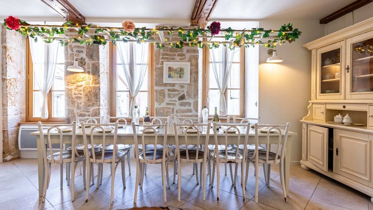 Flavigny-sur-Ozerain Apartment | Logis Régine