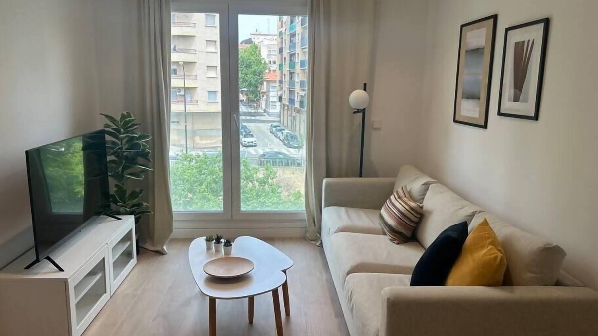 Zaragoza Centro Apartment | LOIRA RIO HUERVA: Luminous in Residential Area