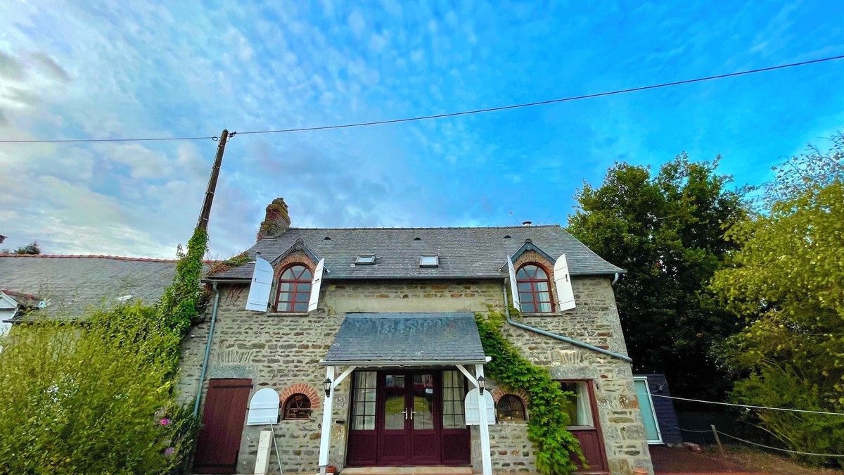 Sainte-Marie-du-Bois House | Loire Lodge - Rustic Barn Conversion
