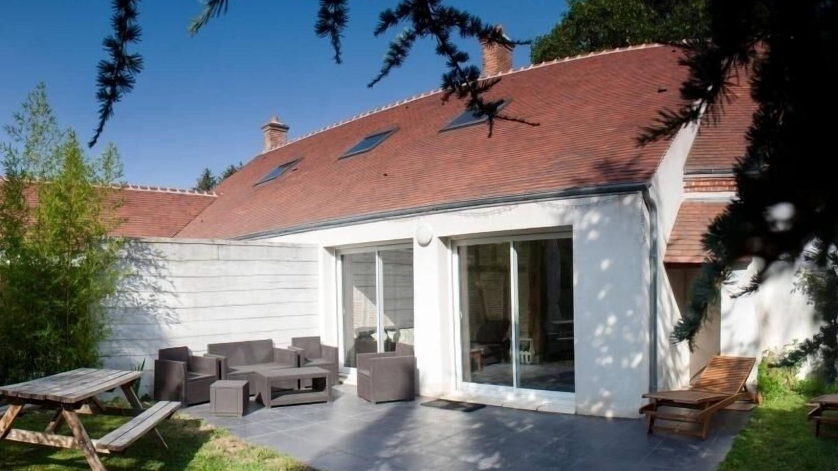 Sigloy Cottage | Loire Valley cottage with heated pool, tennis, WIFI, BBQ