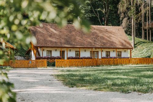 Lacu Rosu House | LOLO Park Resort