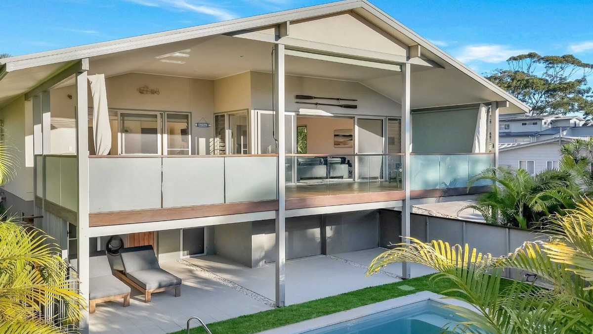 North Avoca House | LOLOMA | pool, wifi, sauna | Accom Holidays