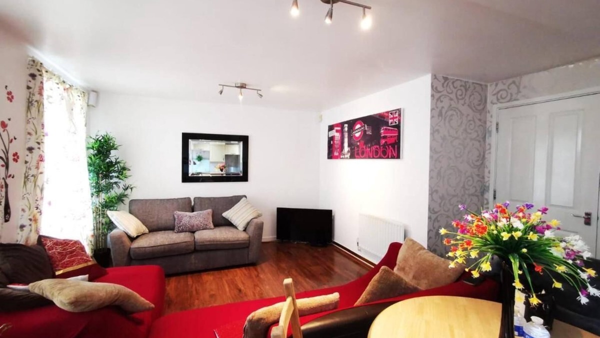 Edmonton Apartment | London 2 x Bedtooms 2 x Bathrooms Apartment