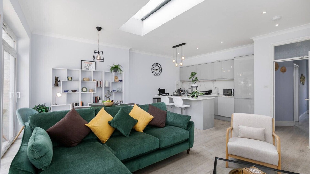 Golders Green House | London 5 BR Garden Hse Near Tube & Hampstead Heath