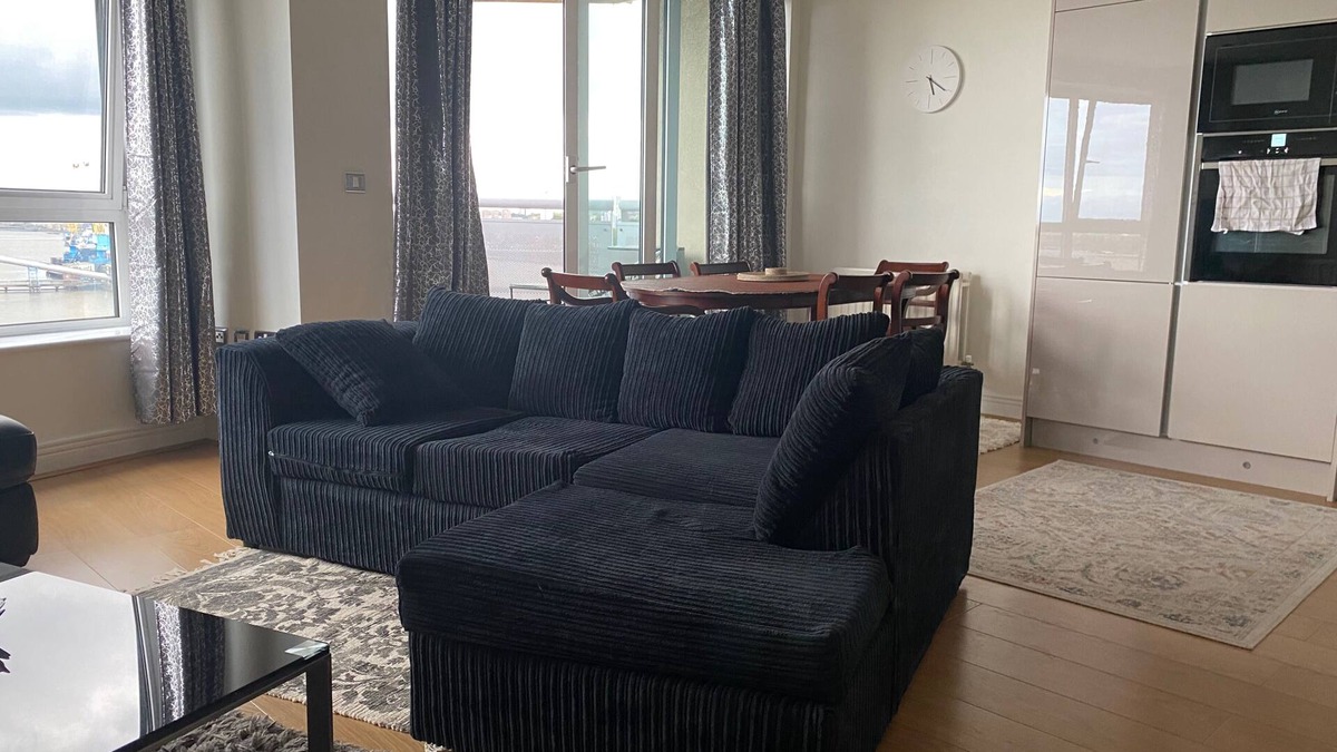 Royal Docks Apartment | London Apt-Sleeps 4-Parking - Balcony-River View