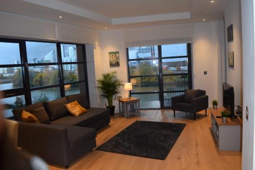 Docklands Apartment | London City Island 3 Bedroom Luxury Apartments, Canary Wharf