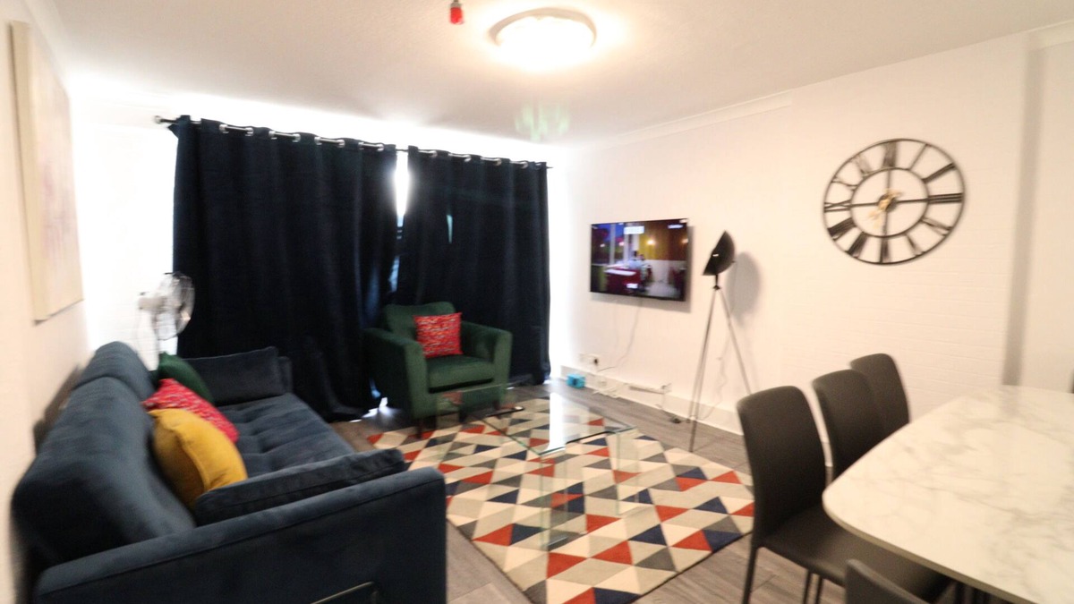 Charlton Apartment | London City Modern Apartment Charlton