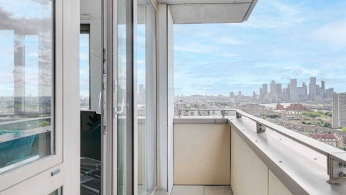 Shadwell Apartment | London City View Apartment short walk to Tower Bridge