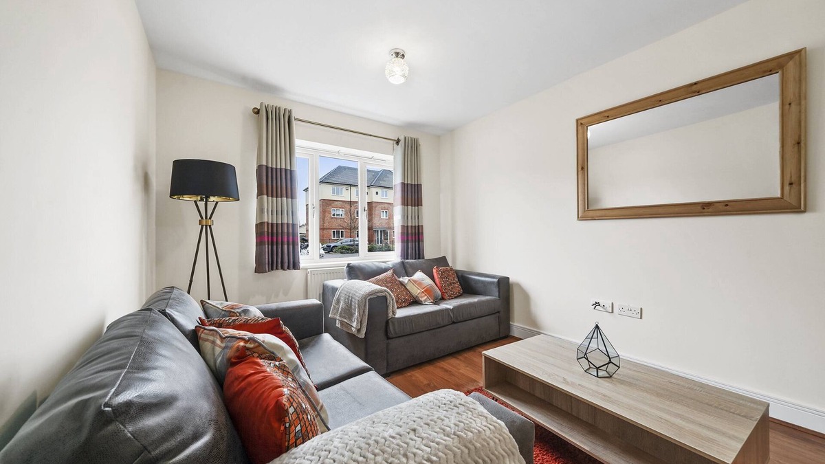 Stanwell House | London Heathrow Living Holywell Serviced Houses - 37