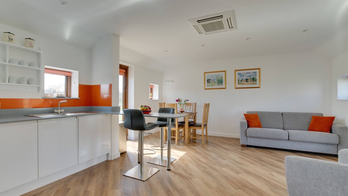 Cranbrook House | London Hopper Hut - One Bedroom House, Sleeps 2