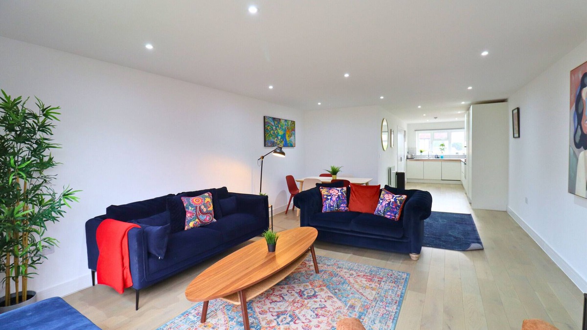 Pollards Hill Ski Chalet | London Mitcham Beautiful Three Bedroom House