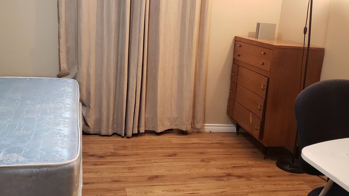 Argyle House | LONDON ONTARIO no more than 2 persons in a room and minimum $100 x 2 days=$200