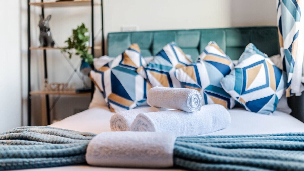 Hillrise Apartment | London quality budget studio with private bathroom/kitchen