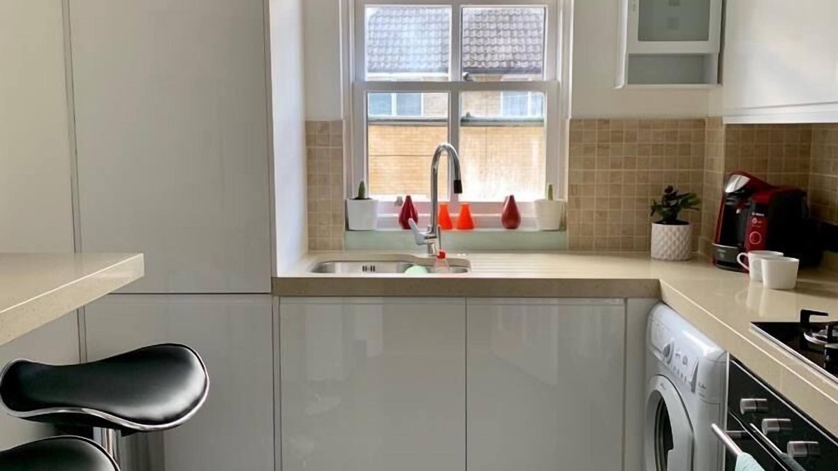 Forest Hill Apartment | London Retreat at Hindsley's Place