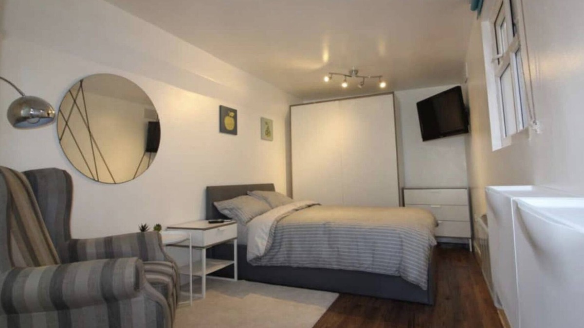 Southgate Apartment | London Studio Apt - No Sharing - Ground Floor - Private Entrance