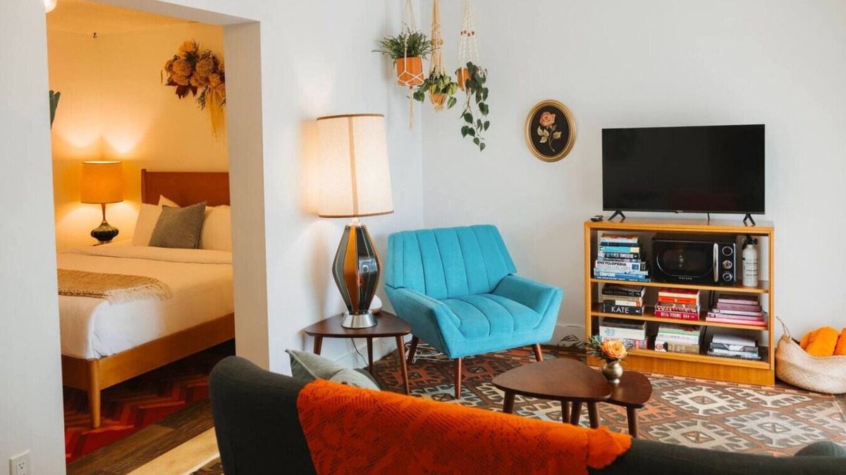 Tofino Apartment | Lone Cone Lounge - Sleeps 2 - Downtown Tofino