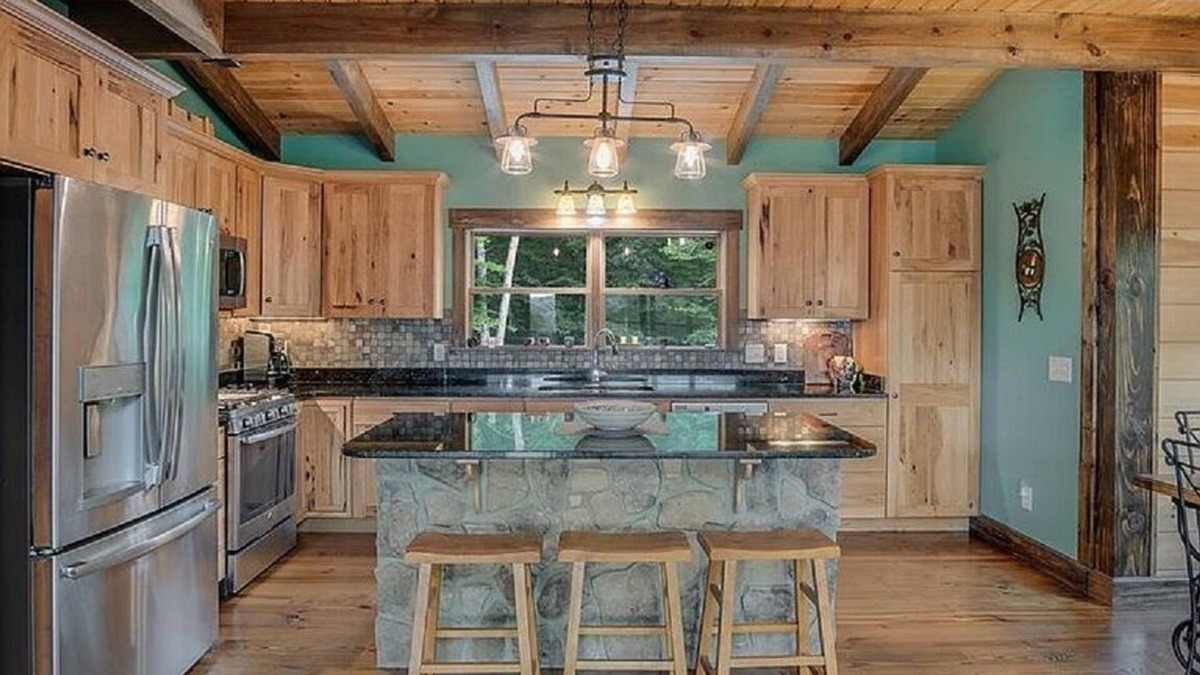 Franklin Cabin | Lone Pine Cabin, Views, Sleeps 10, Starlink, Fire Pit, and Hiking Trails