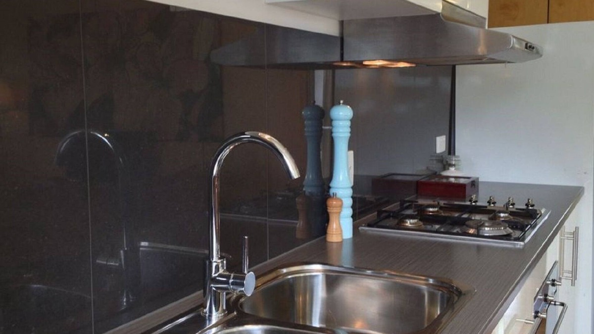 Enoggera House | Lone Pine House -spacious & convenient - great for families, groups, pets!