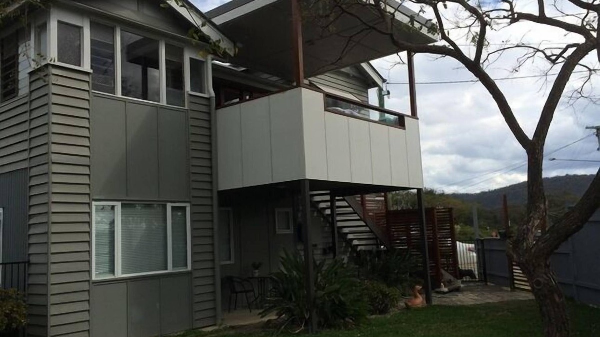 Enoggera House | Lone Pine Lodge - great for business, family, pets