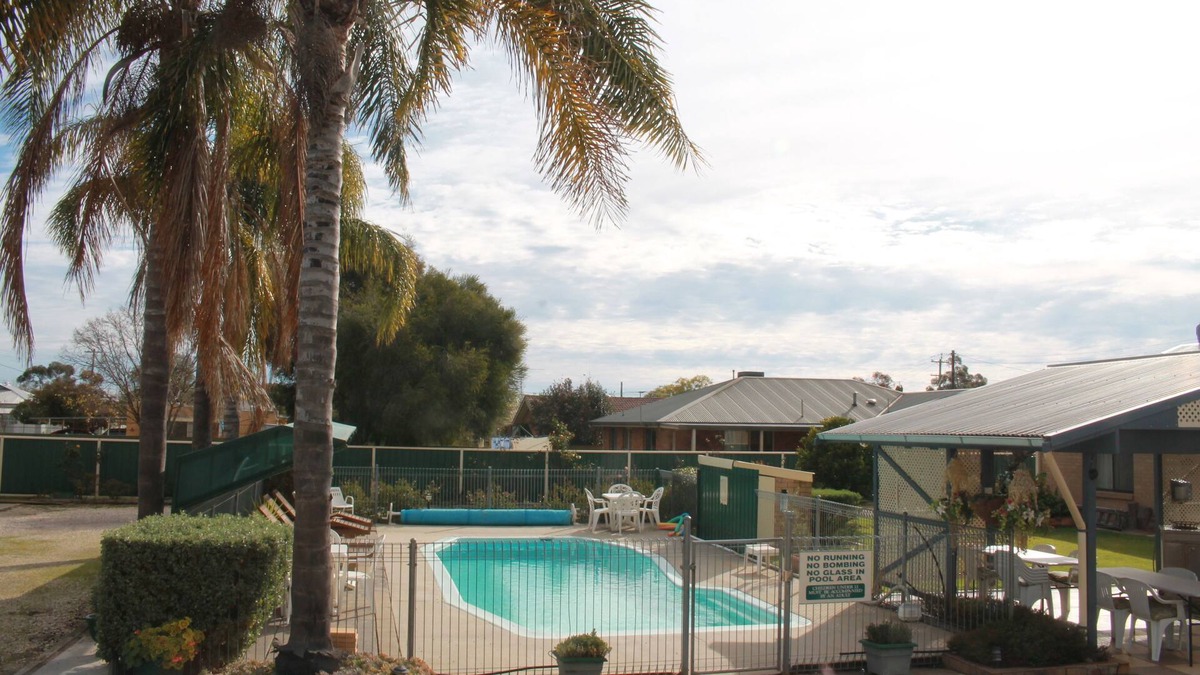Corowa Hotel | Lone Pine Motel - Corowa
