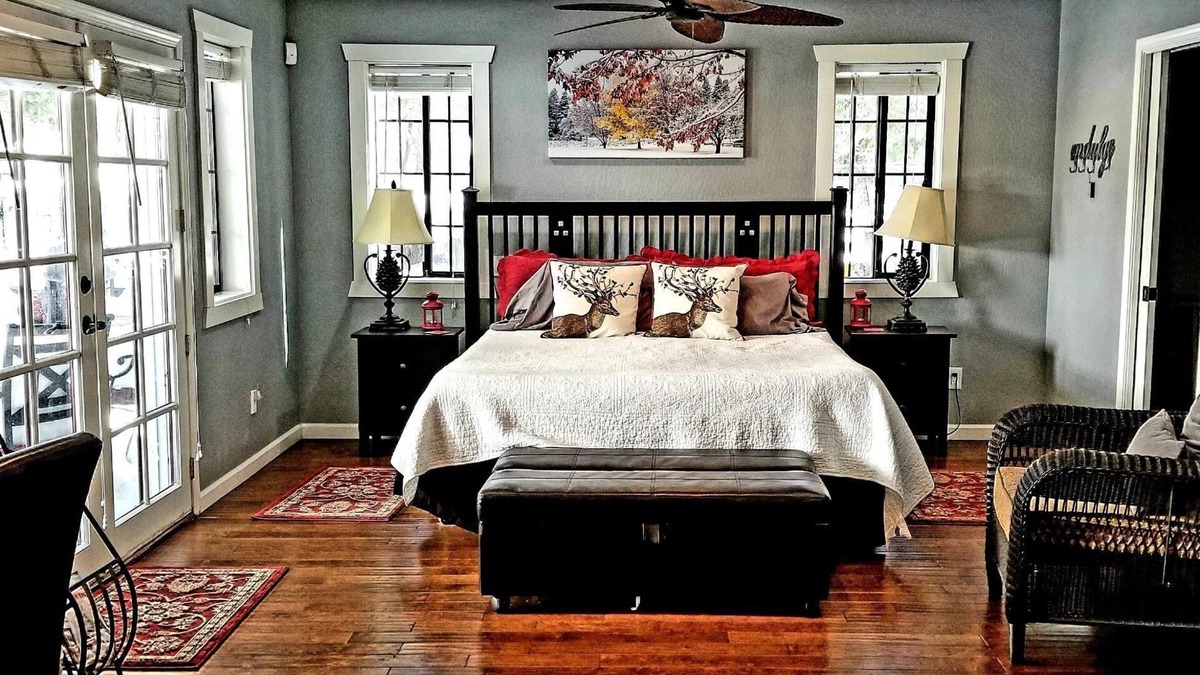 Twain Harte Cabin | Lone Star Lodge: Walk to Town, Gourmet Kitchen, Hot Tub, A/C, Lake Membership