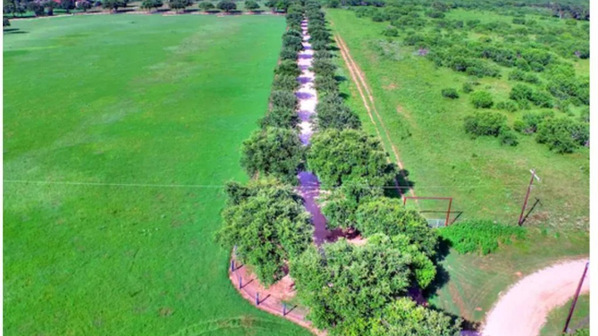 Sutherland Springs House | Lonesome Wind Ranchette: A South Texas retreat from the city