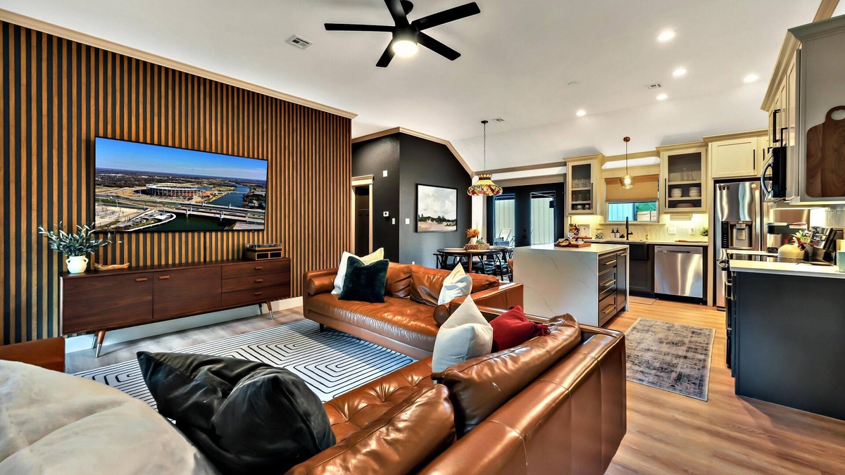 Waco House | Lonetree Ranch an Outdoor Oasis w/hot tub near Baylor/Magnolia