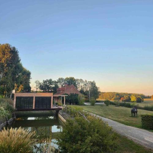 Saint-Germain-du-Bois Villa | Longère de château en Bourgogne - avec piscine