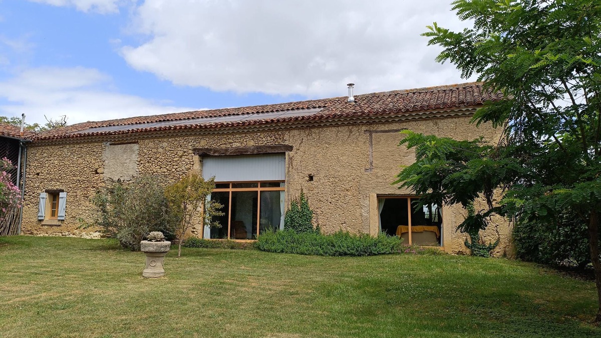 Moncorneil-Grazan House | Longère (farmhouse), single storey, all comforts. Pets allowed