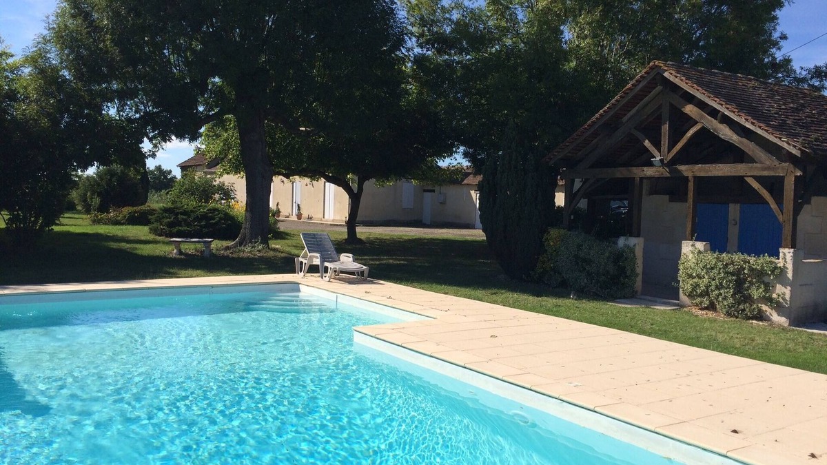 Saint-Pierre-d'Eyraud House | Longère perigourdine in quiet surroundings with swimming pool