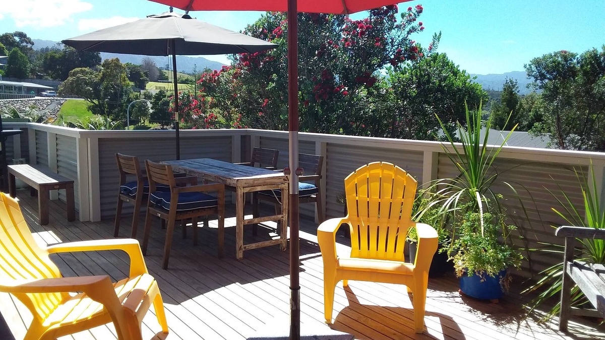 Coromandel House | Long Bay Hideaway - Close to Beach-Boat Ramp-Walks. Internet/Sky/Pet Friendly.