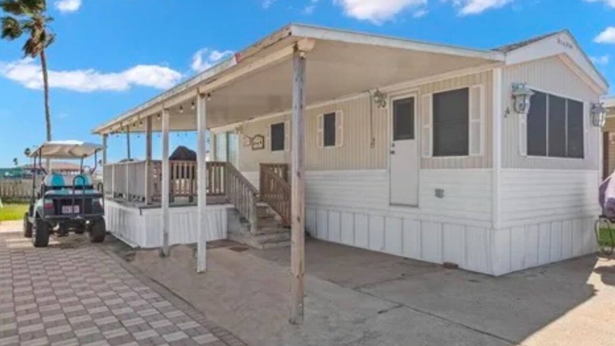 Port Isabel House | Long Island House in the Bay Area of Port Isabel