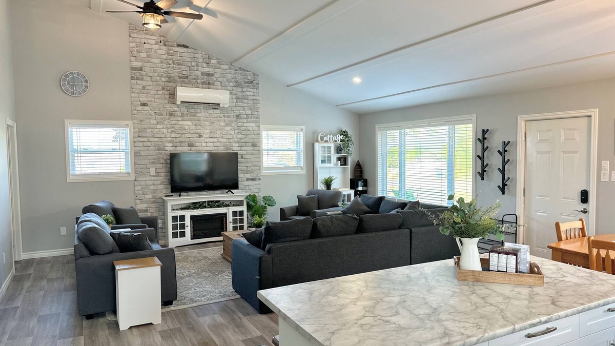 Long Point House | LONG POINT - HERONS LANDING sleeps 8-12 beach/bird watch