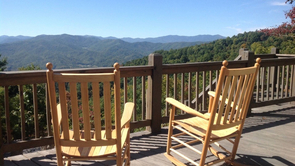 Clyde House | Long Range Unobstructed Mountain Views in a Well Appointed Home