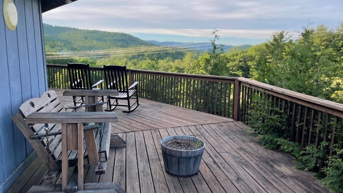 Millers Creek Cabin | Long Range Views, Easy Access, WIFI, Pet Friendly, Gas Log Fireplace, Deck
