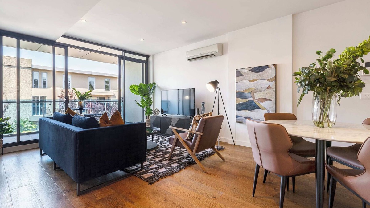 Caulfield North Condo | LONG STAYS | Chic & Spacious Retreat in Caulfield