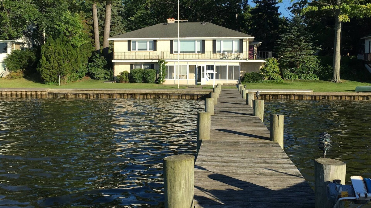 Macatawa House | LONG TERM AVAILABILITY~~GORGEOUS LAKE VIEWS & DOCK !