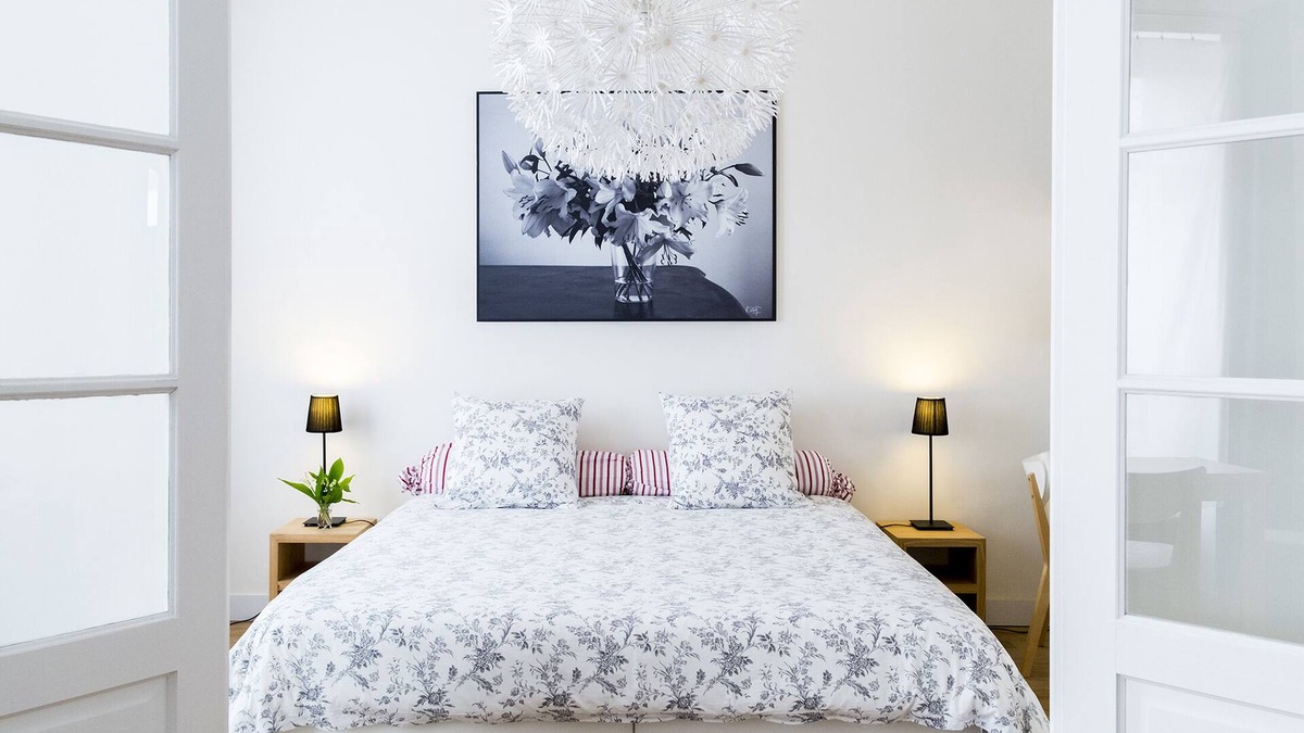 Notre-Dame Apartment | Long-term rental, 3 room apartment, kitchen, bathroom, old completely renovated