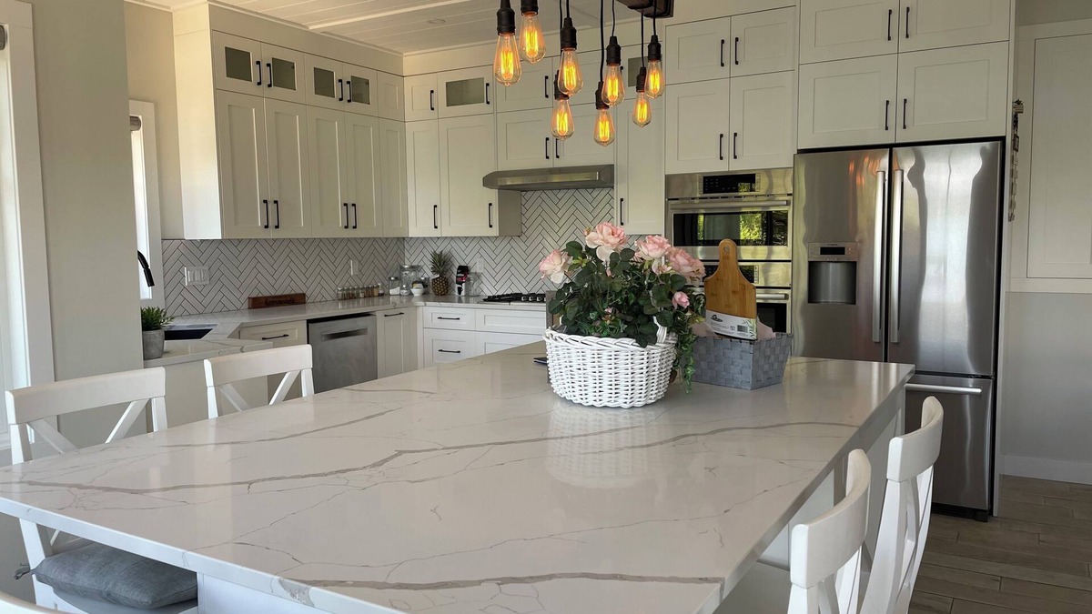 Vernon House | Long term rental only! Gorgeous Lakefront Property on Kalamalka Lake.