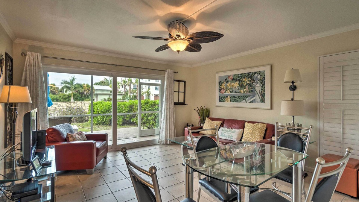 Longboat Key Condo | Longboat Key Condo w/Lanai: Walk to Beach & Shops