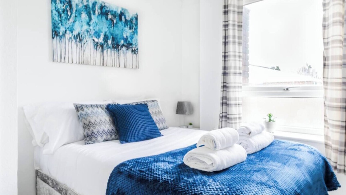 Horley Apartment | Longbridge Apartment Close to Gatwick, Longbridge Apartment- 1BR close to Gatwick