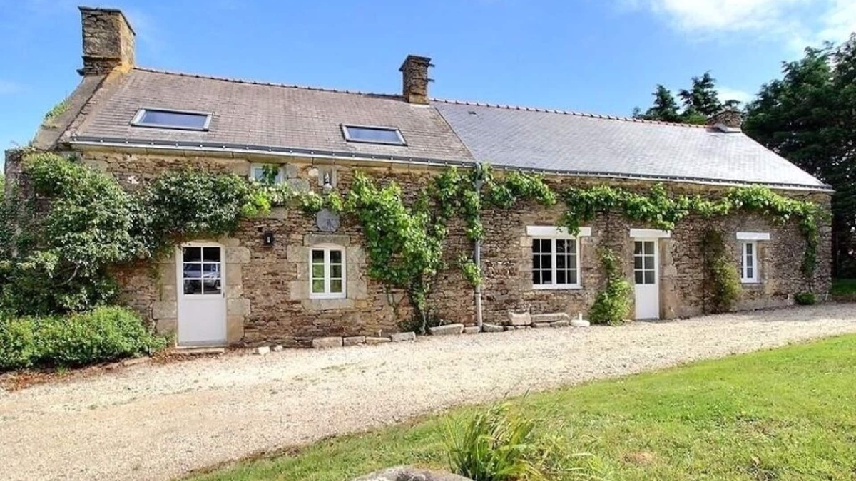Surzur House | Longère renovated between land and sea. Large garden in the countryside, near the sea.
