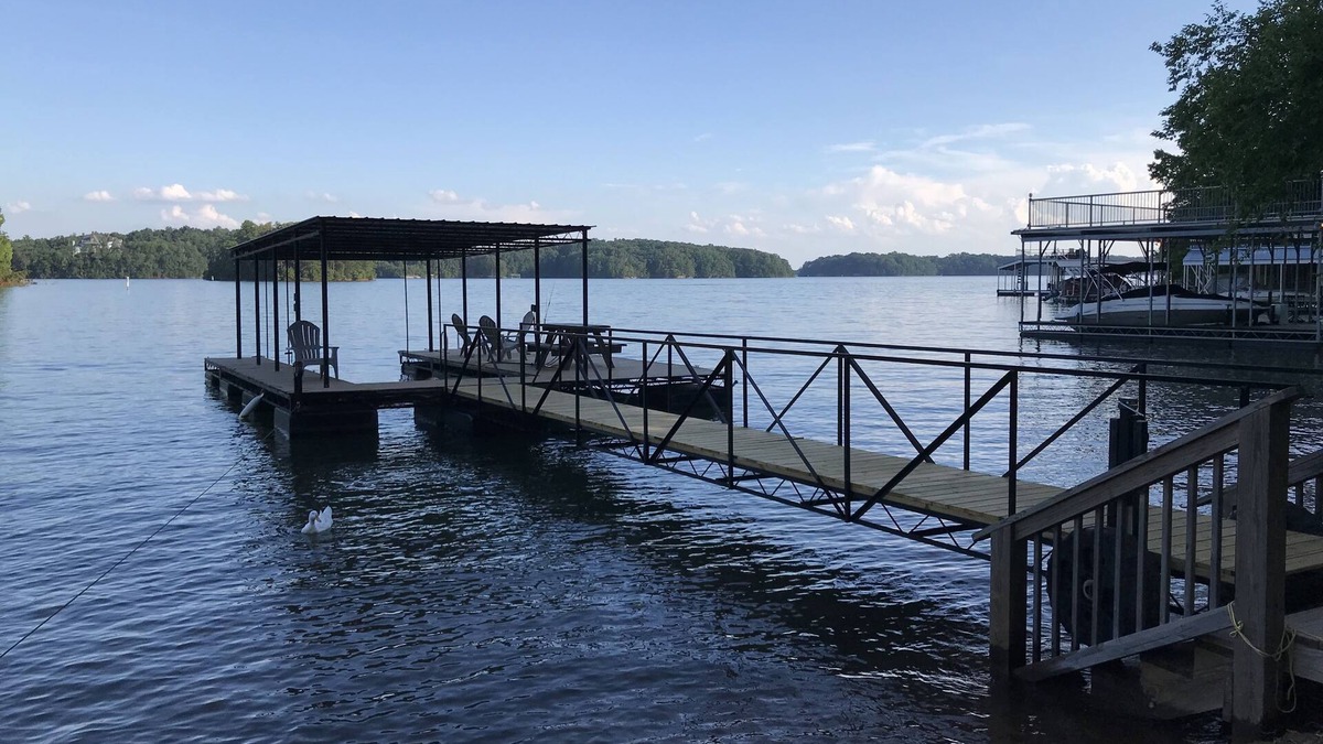 Gainesville Cottage | Longhollow Cottage-Right on the water w/private boat dock and screened in porch