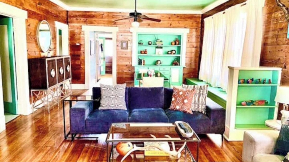 Old West Austin House | Longhorn Lodge - In the Heart of Central Austin, near U.T. & the "Drag"