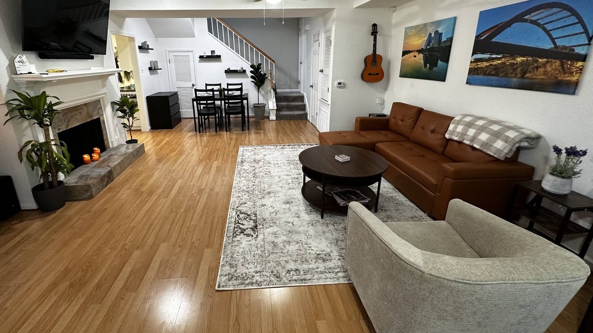 West Campus Condo | Longhorn Nights in Austin, stay with us for UT Football, F1, ACL, SXSW & BBQ !